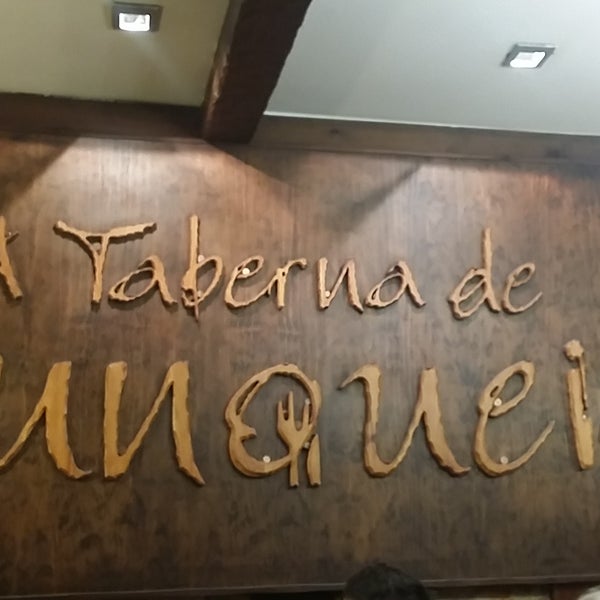 รูปภาพถ่ายที่ A Taberna de Cunqueiro โดย Ali S. เมื่อ 4/17/2018