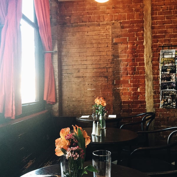 11/10/2015 tarihinde nancykpziyaretçi tarafından Westport Cafe &amp; Bar'de çekilen fotoğraf