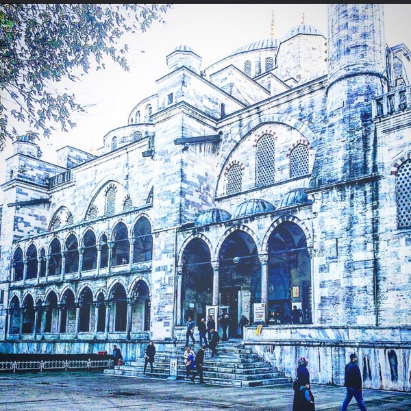 รูปภาพถ่ายที่ Sultanahmet Mosque Information Center โดย Şahin Ö. เมื่อ 12/7/2015
