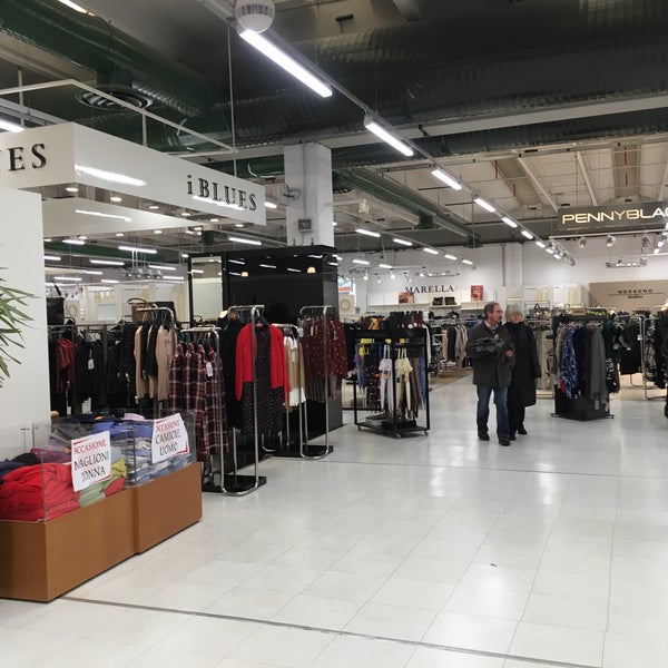Negozio abbigliamento sorelle ramonda discount