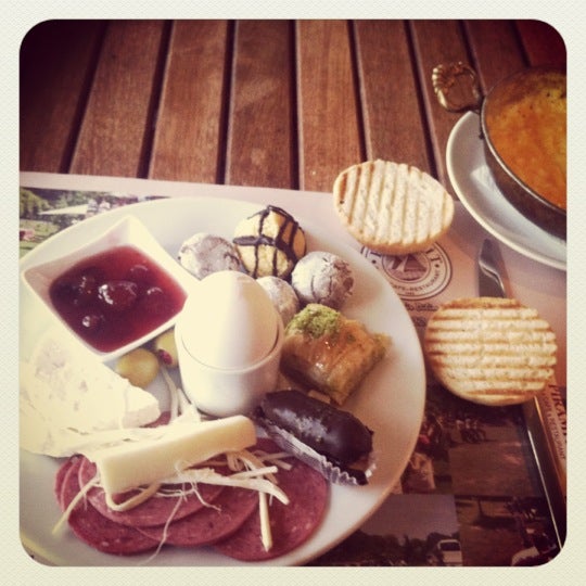 Piramit Cafe Küçükbakkalköy�da Kafe
