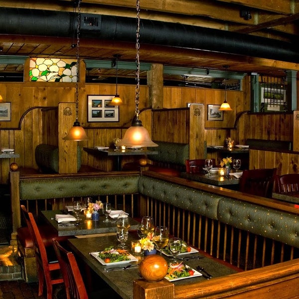 Foto tirada no(a) Harrison&#39;s Restaurant &amp; Bar por Harrison&#39;s Restaurant &amp; Bar em 5/15/2015