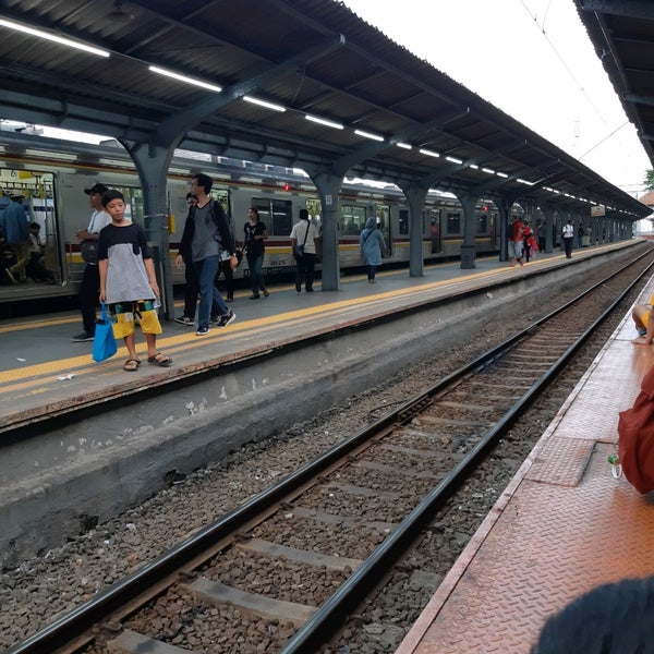 Foto diambil di Stasiun Jakarta Kota oleh Adi K. pada 12/21/2019