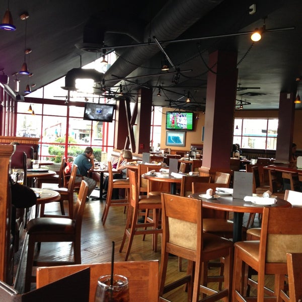 Foto diambil di The Keg Steakhouse + Bar - Granville Island oleh 🌷Mariliza M. pada 4/3/2013