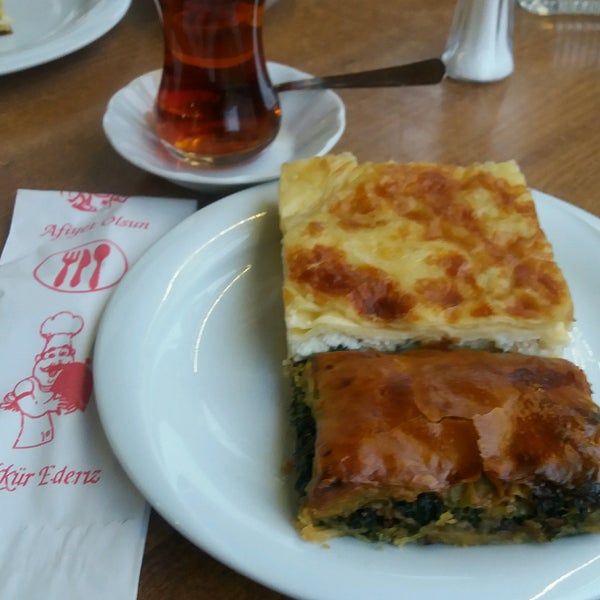 Foto scattata a Sini Ev Boregi - Baklava &amp; Kafeterya da Ayla Y. il 2/10/2017