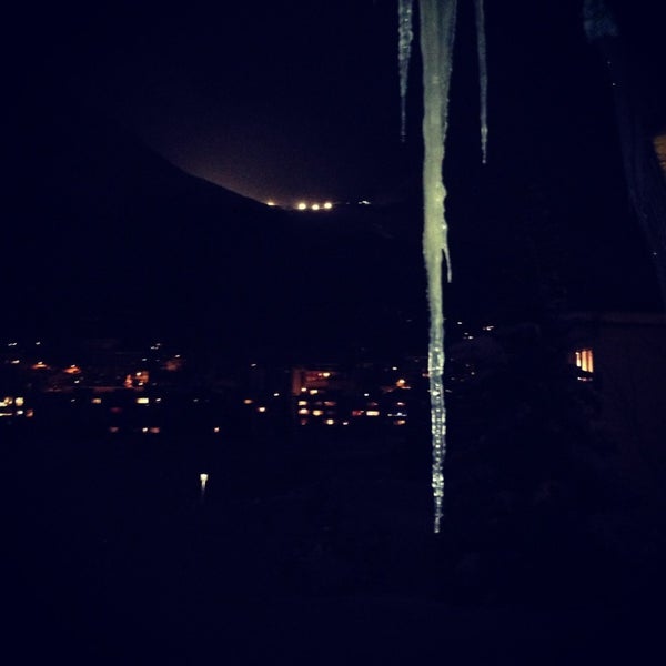 Das Foto wurde bei Arabella Hotel Waldhuus Davos von Raivis Š. am 12/21/2012 aufgenommen