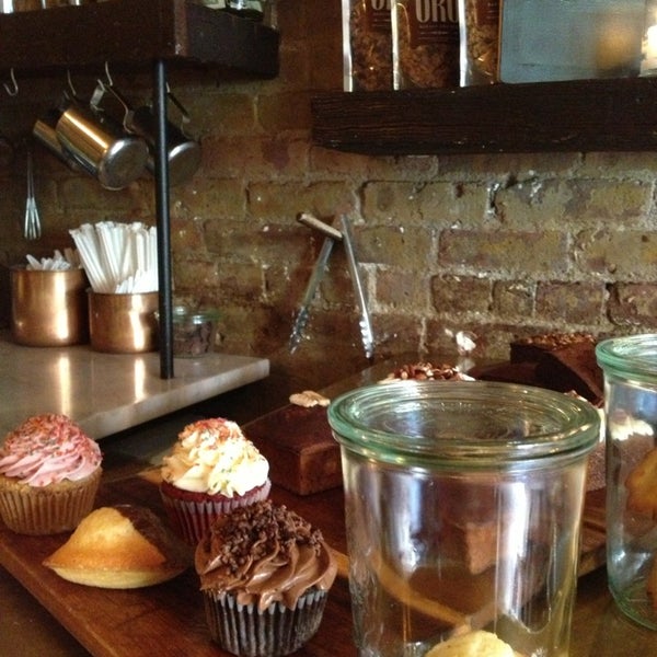 รูปภาพถ่ายที่ Oro Bakery and Bar โดย Lina เมื่อ 8/10/2013