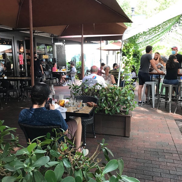 Foto diambil di Greenstreet Cafe oleh Lina pada 5/13/2021