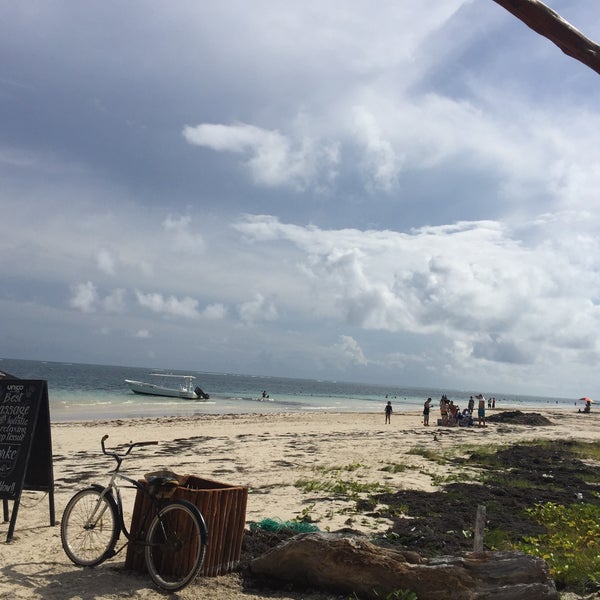 Photo prise au Único Beach par Iliana R. le10/30/2016