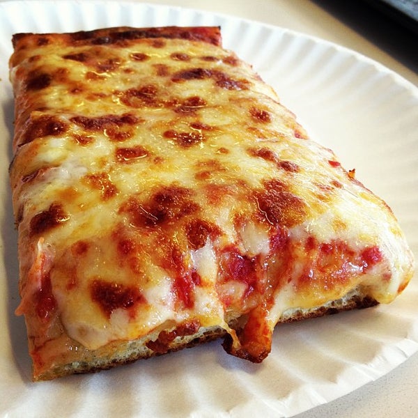8/17/2013에 Brian H.님이 VI Pizza에서 찍은 사진