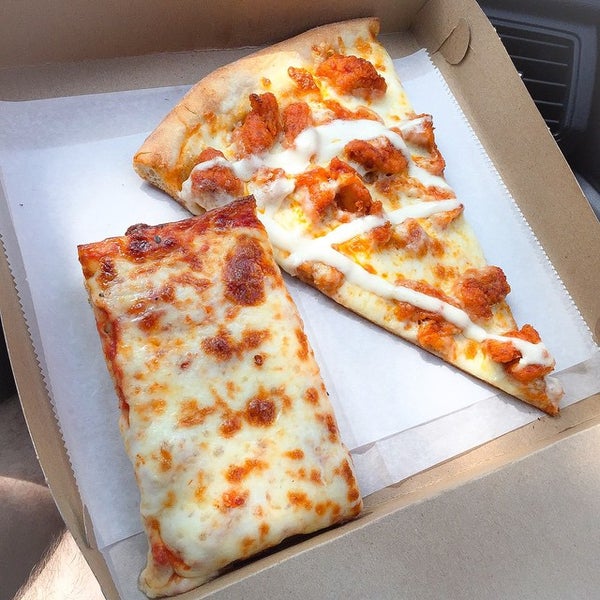 6/19/2015에 Brian H.님이 VI Pizza에서 찍은 사진