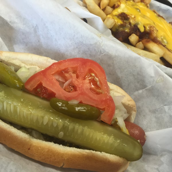 Good Chicago style hot dog. Wish it had the classic neon green relish. Chili cheese fries are huge and tasty. Clean and fast.