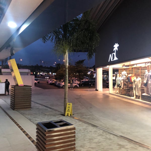 Photo taken at Outlet Premium São Paulo by 🌎🇧🇷🇨🇱 Alexandre C. on 12/2/2019