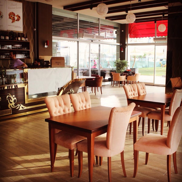 5/17/2015에 viraport c.님이 Vira Port Cafe &amp; Restaurant에서 찍은 사진