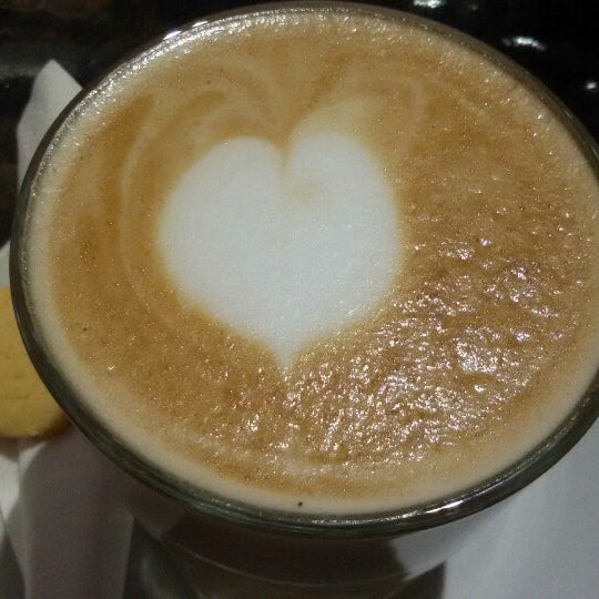 Foto tirada no(a) Kaffeeholic Coffee por HAIDY D. em 5/11/2015