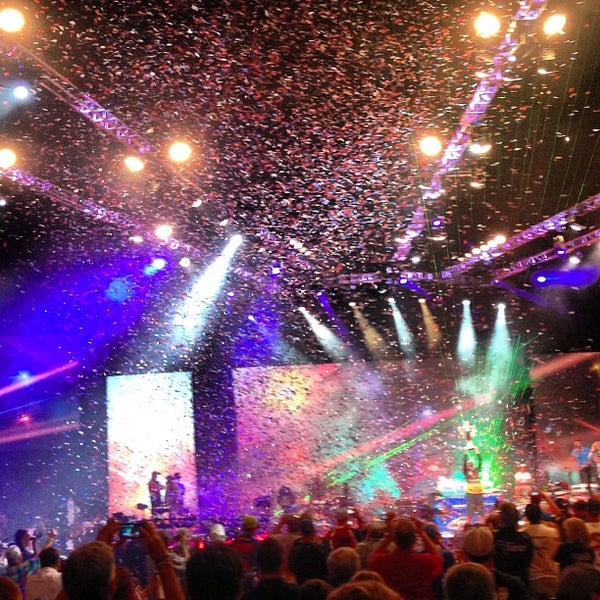 รูปภาพถ่ายที่ CenturyLink Center โดย Mark C. เมื่อ 8/18/2013