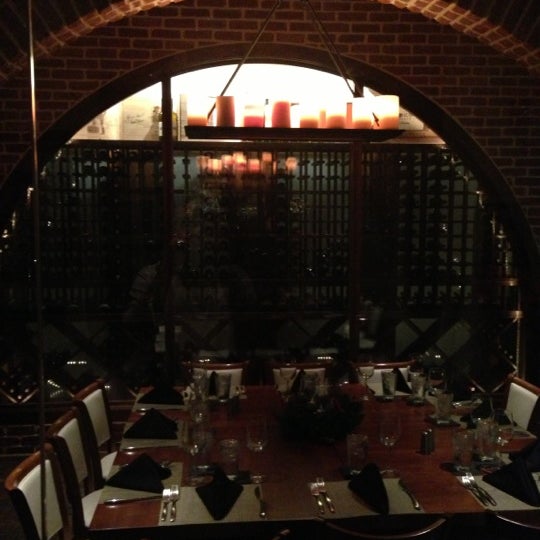 รูปภาพถ่ายที่ One2One Restaurant and Bar โดย Mark C. เมื่อ 12/1/2012