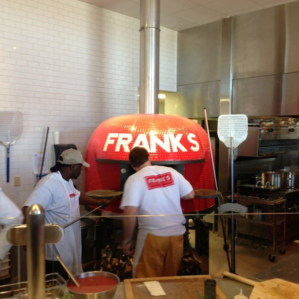 Das Foto wurde bei Frank&#39;s Pizza Napoletana von Mark C. am 1/18/2013 aufgenommen