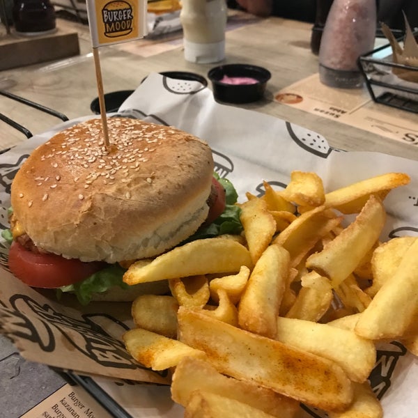 3/14/2019 tarihinde Deniz T.ziyaretçi tarafından Burger Mood'de çekilen fotoğraf