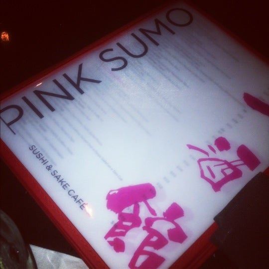 11/26/2012 tarihinde Kristi P.ziyaretçi tarafından Pink Sumo Sushi &amp; Sake Café'de çekilen fotoğraf