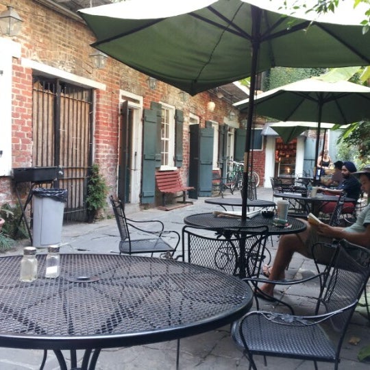 10/10/2012 tarihinde Kevin D.ziyaretçi tarafından Royal Blend Coffee &amp; Tea House'de çekilen fotoğraf