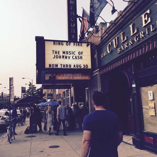 รูปภาพถ่ายที่ Mercury Theater Chicago โดย Alex V. เมื่อ 7/4/2015
