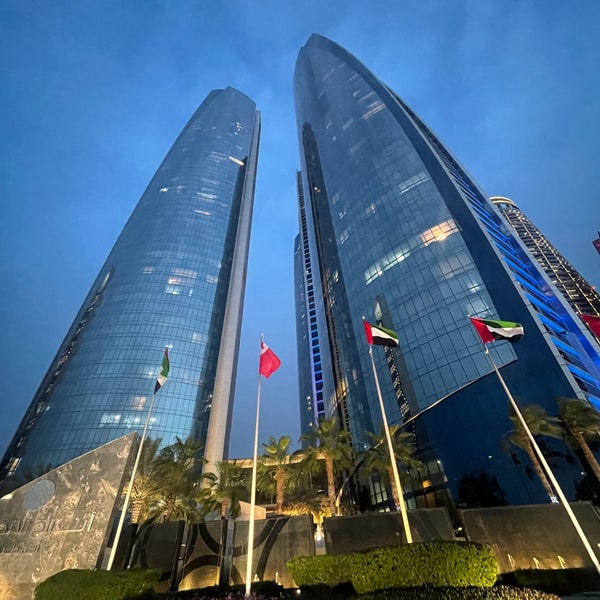 รูปภาพถ่ายที่ Conrad Abu Dhabi Etihad Towers โดย Verunka N. เมื่อ 5/18/2023