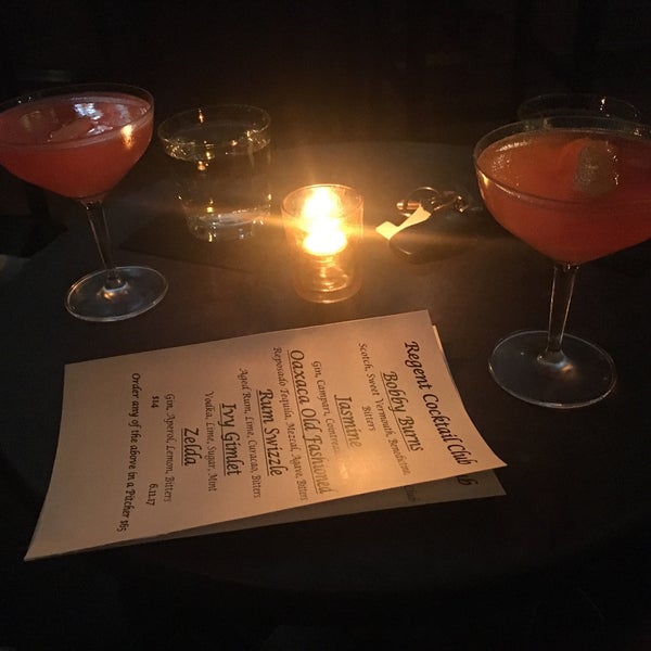 6/13/2017 tarihinde Loli S.ziyaretçi tarafından The Regent Cocktail Club'de çekilen fotoğraf