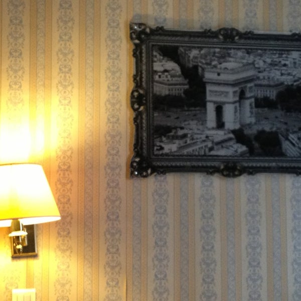 Das Foto wurde bei Hôtel Minerve Paris von Tawny am 6/25/2013 aufgenommen