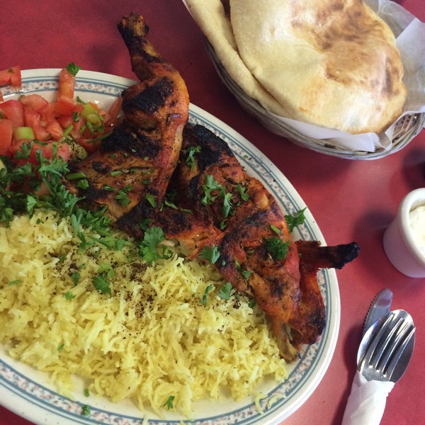 รูปภาพถ่ายที่ Al Aseel Grill &amp; Cafe โดย Hussain เมื่อ 6/11/2015