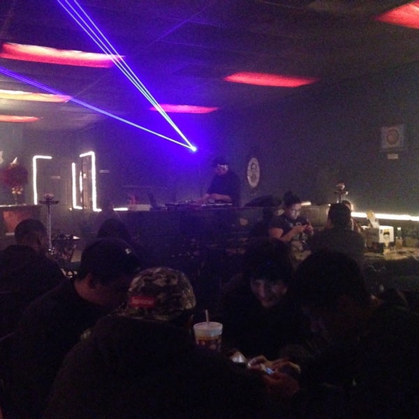 Foto tirada no(a) The Raven Hookah Lounge por Jeff O. em 2/28/2014