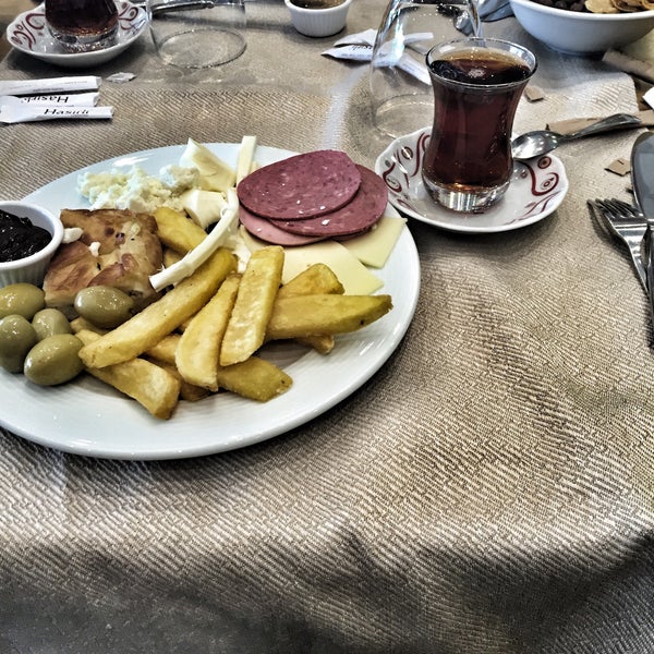 Das Foto wurde bei Hasırlı Osmanlı Mutfağı von Ahsen Ö. am 4/23/2016 aufgenommen