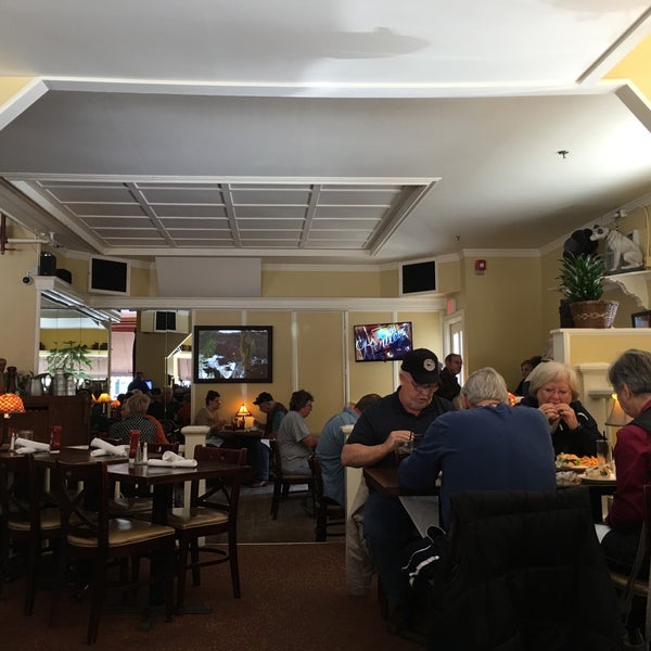 10/13/2015 tarihinde Andrew C.ziyaretçi tarafından Bentleys Restaurant'de çekilen fotoğraf