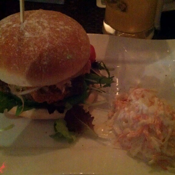 5/26/2014にJessica D.がCA-BA-LU Burger &amp; Moreで撮った写真