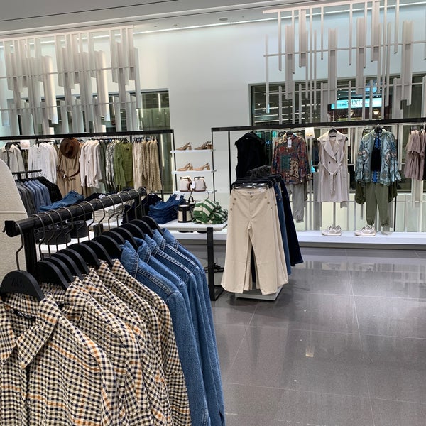 Zara みなとみらい21 398人の訪問者
