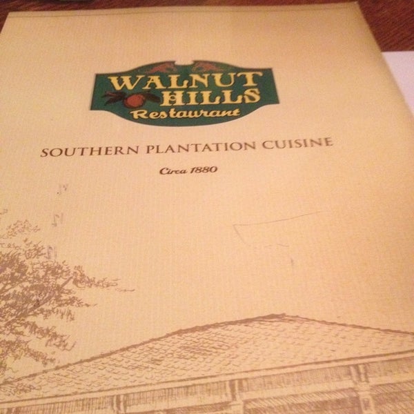 Foto scattata a Walnut Hills Restaurant &amp; Round Table da Lynn H. il 5/31/2014