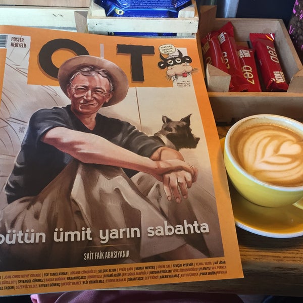 Foto tirada no(a) Brothers Coffee Roasters por Ozlem A. em 5/6/2019