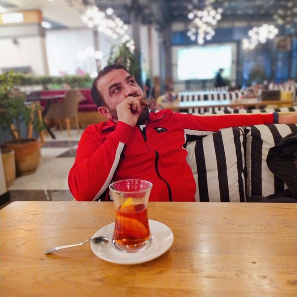 Photo taken at Born Cafe &amp; Gusto by Serkan on 1/5/2020