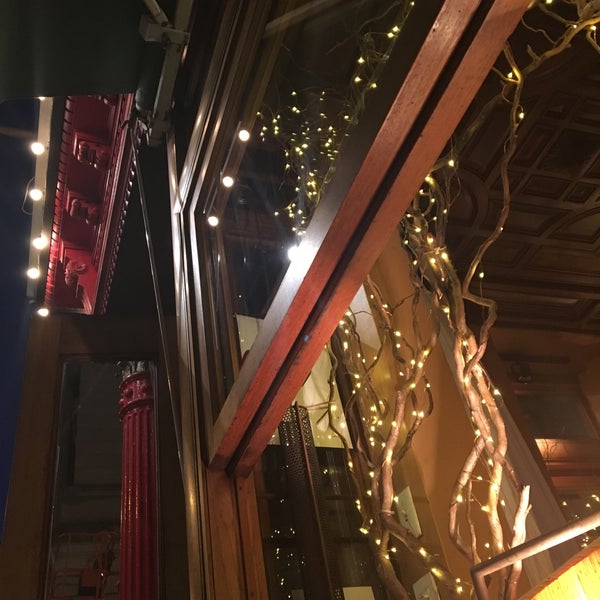 Photo taken at Onieal&#39;s Grand Street Bar &amp; Restaurant by Rachel W. on 8/31/2017
