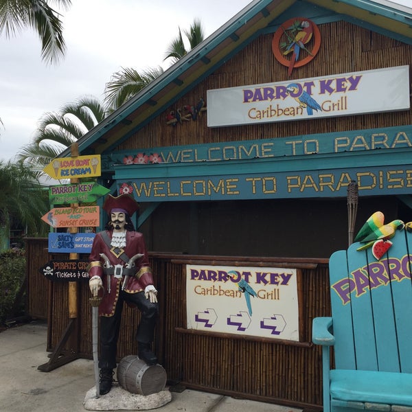 Das Foto wurde bei Parrot Key Caribbean Grill von Cynthia C. am 6/4/2017 aufgenommen