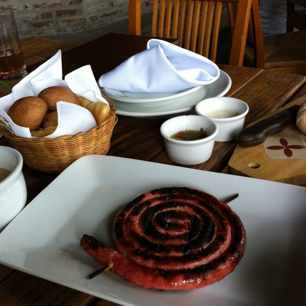 5/5/2013 tarihinde Tatiana M.ziyaretçi tarafından Vermelho Burgers &amp; Steaks'de çekilen fotoğraf
