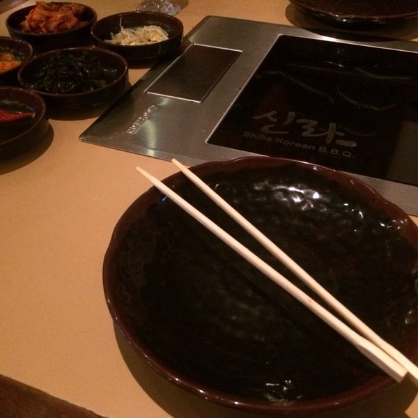 Foto diambil di Sushi Cafe &amp; Shilla Korean Restaurant oleh Daniel A. pada 3/9/2014