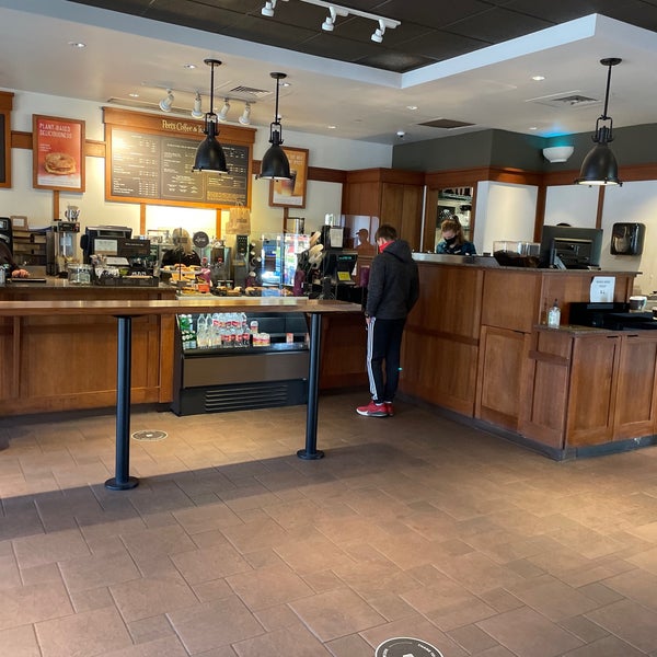 Photo taken at Peet&#39;s Coffee &amp; Tea by Simone D. on 3/28/2021