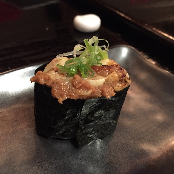 Foto scattata a Sushi of Gari 46 da Melanie F. il 12/23/2017