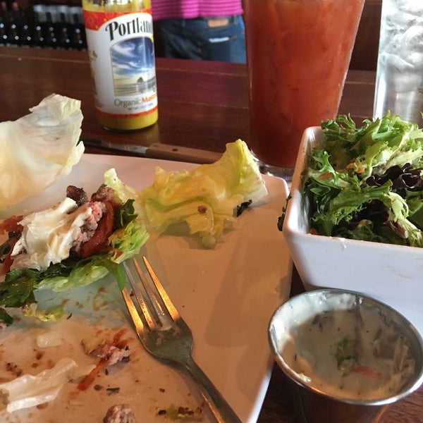 Photo taken at 8oz Burger Bar by Connie K. on 3/24/2019