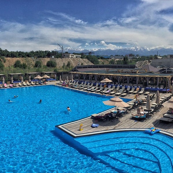 Пул клаб. Pools игра. Клуб бар в подвале. Капчагай аквапарк. Бассейн открытый развлекательный.