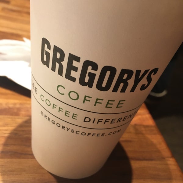 รูปภาพถ่ายที่ Gregorys Coffee โดย Greg I. เมื่อ 2/17/2017