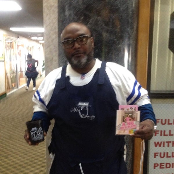 Greenfield Plaza Structure in Oak Park