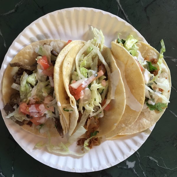 5/19/2015 tarihinde Brian R.ziyaretçi tarafından Tortilleria Mexicana Los Hermanos'de çekilen fotoğraf