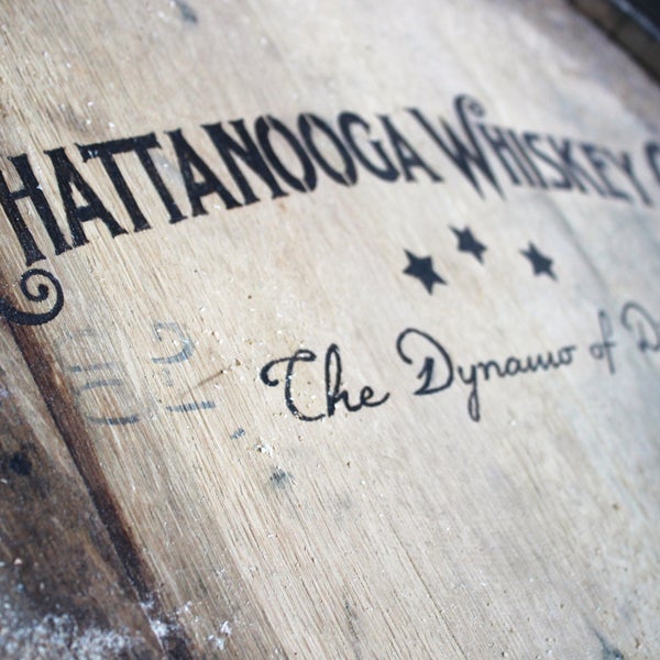 Das Foto wurde bei Chattanooga Whiskey Experimental Distillery von Tennessee Stillhouse (home of Chattanooga Whiskey) am 5/18/2015 aufgenommen